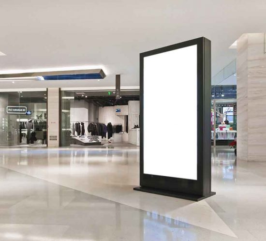 Digitale Indoorwerbung in einem Einkaufszentrum